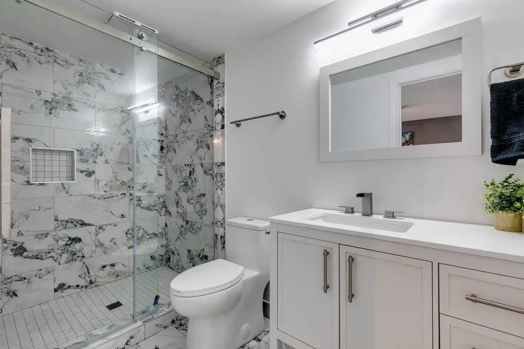 44 Scenic Cove Circle NW Calgary AB T3L 1N1