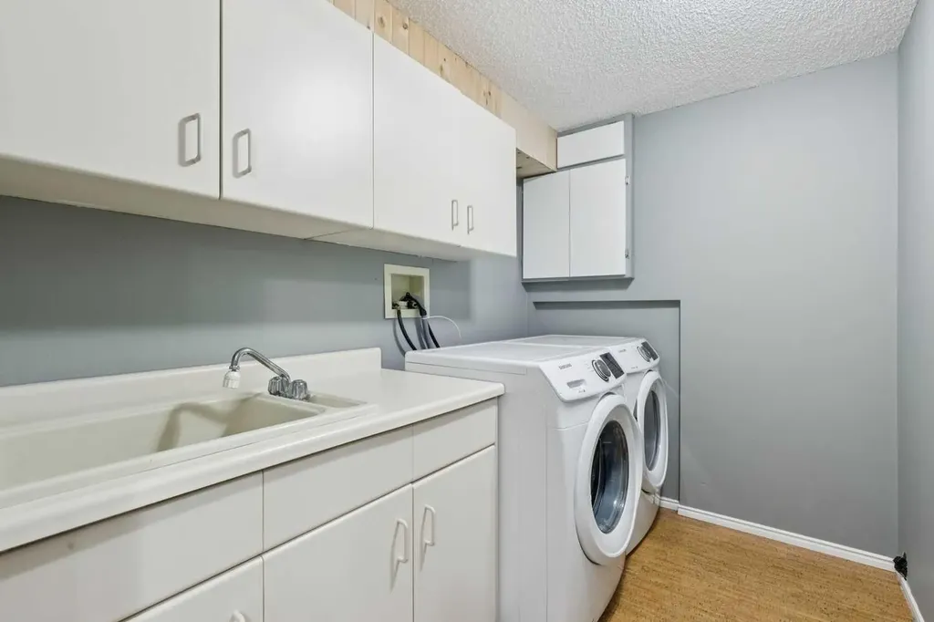 44 Scenic Cove Circle NW Calgary AB T3L 1N1