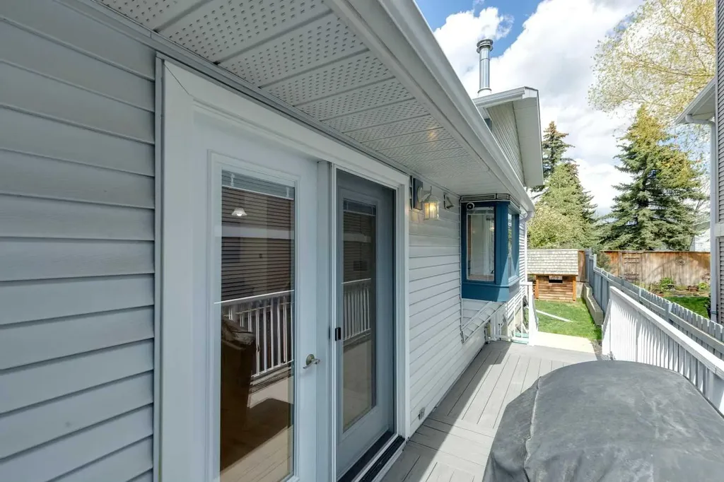 44 Scenic Cove Circle NW Calgary AB T3L 1N1