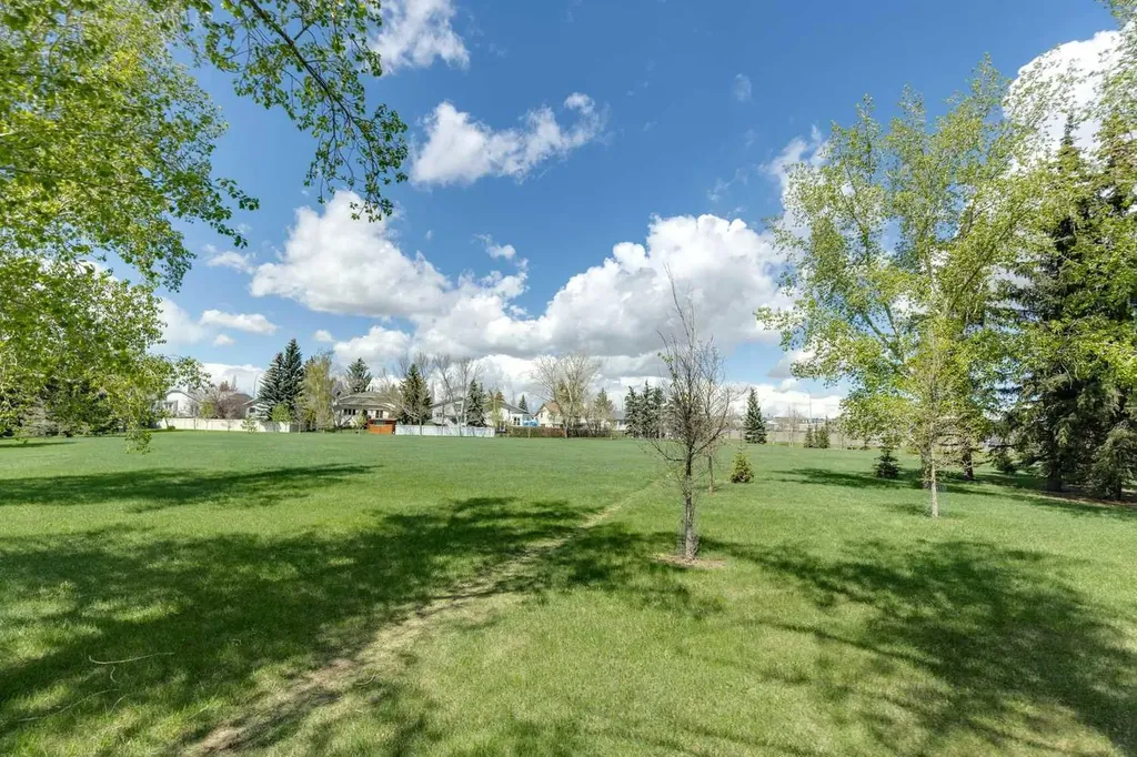44 Scenic Cove Circle NW Calgary AB T3L 1N1