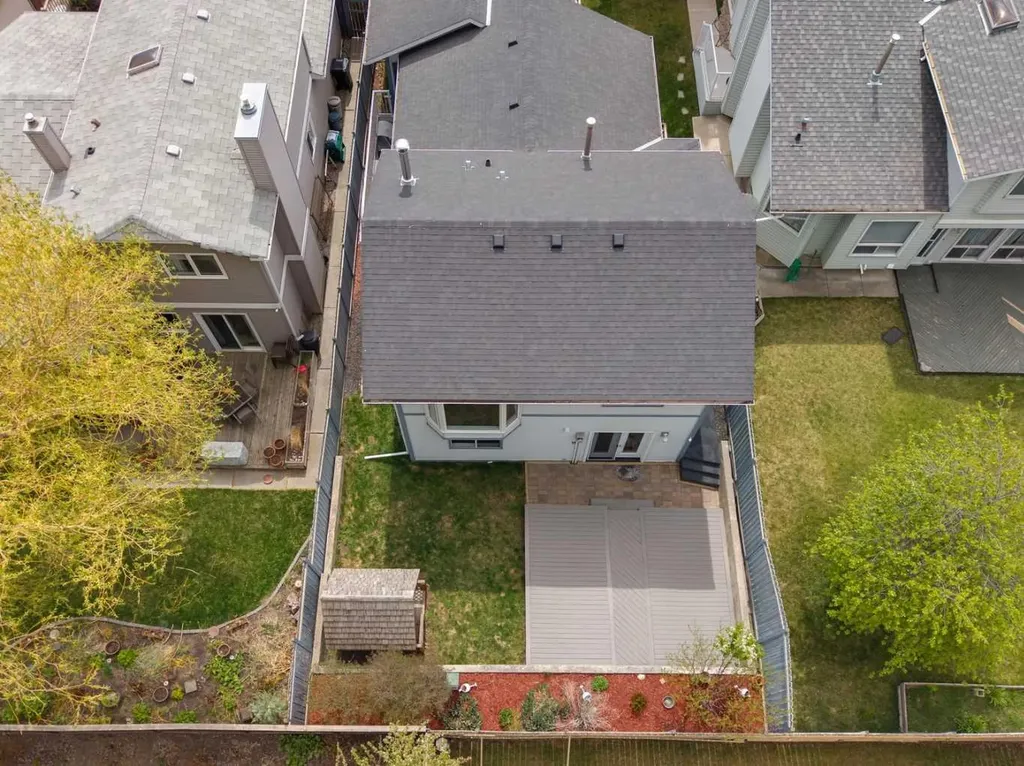 44 Scenic Cove Circle NW Calgary AB T3L 1N1