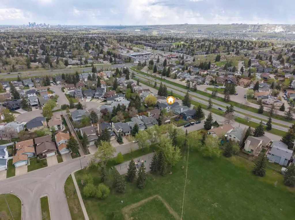 44 Scenic Cove Circle NW Calgary AB T3L 1N1