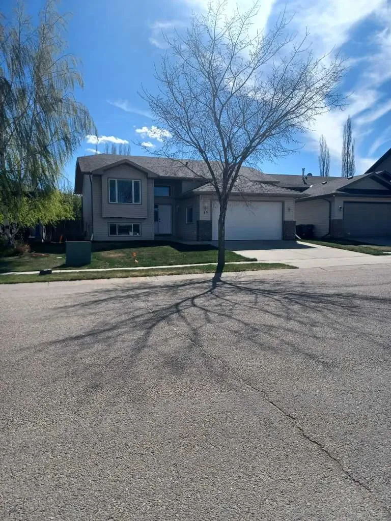 13 Firdale Road Sylvan Lake AB T4S 2L2