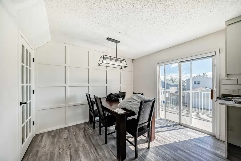 125 Coral Springs Bay NE Calgary AB T3J 3P4