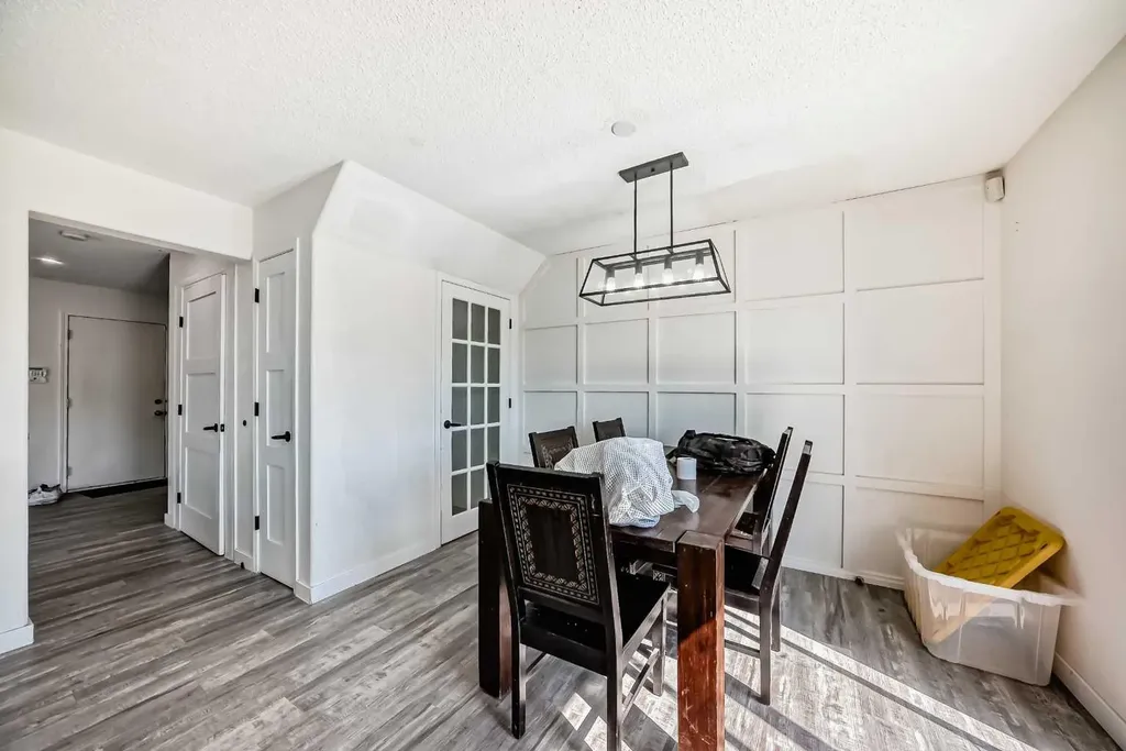 125 Coral Springs Bay NE Calgary AB T3J 3P4