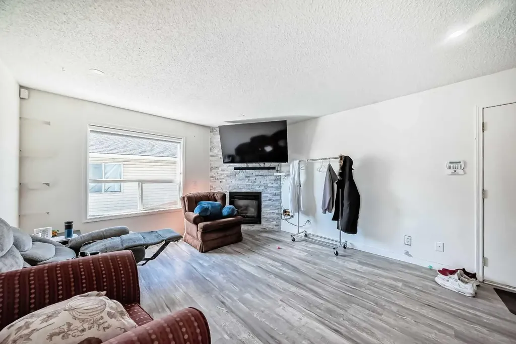 125 Coral Springs Bay NE Calgary AB T3J 3P4