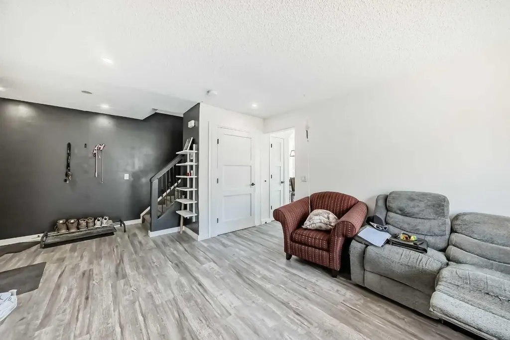 125 Coral Springs Bay NE Calgary AB T3J 3P4