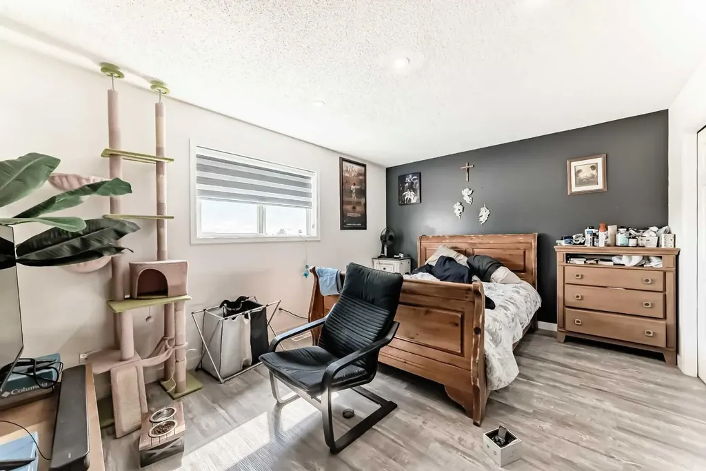125 Coral Springs Bay NE Calgary AB T3J 3P4