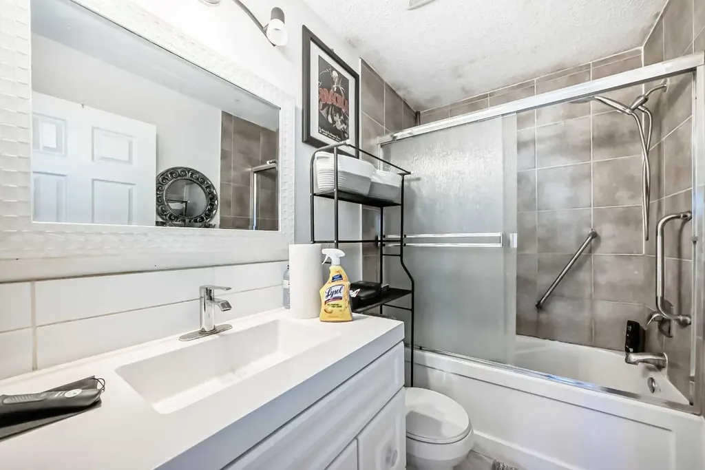 125 Coral Springs Bay NE Calgary AB T3J 3P4