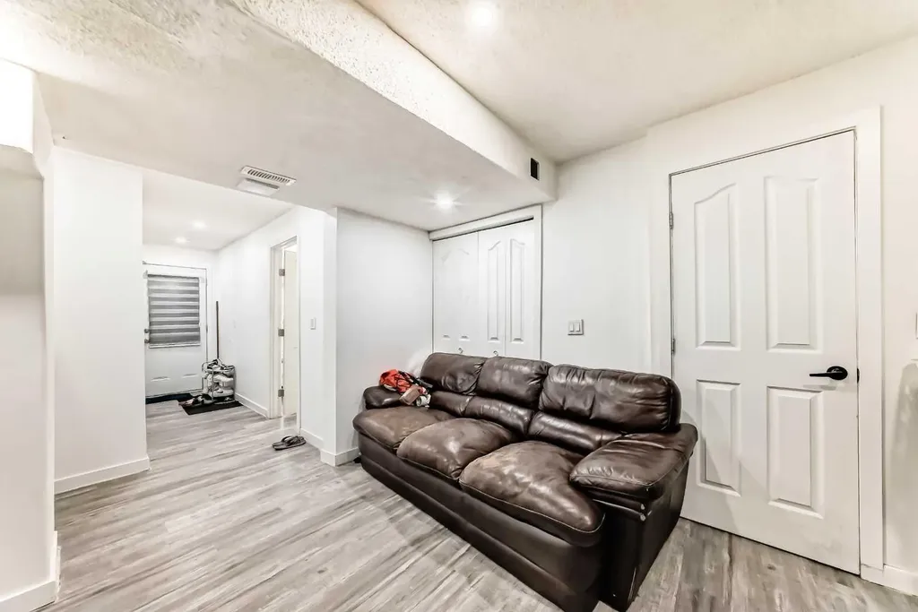 125 Coral Springs Bay NE Calgary AB T3J 3P4