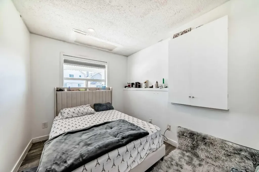 125 Coral Springs Bay NE Calgary AB T3J 3P4