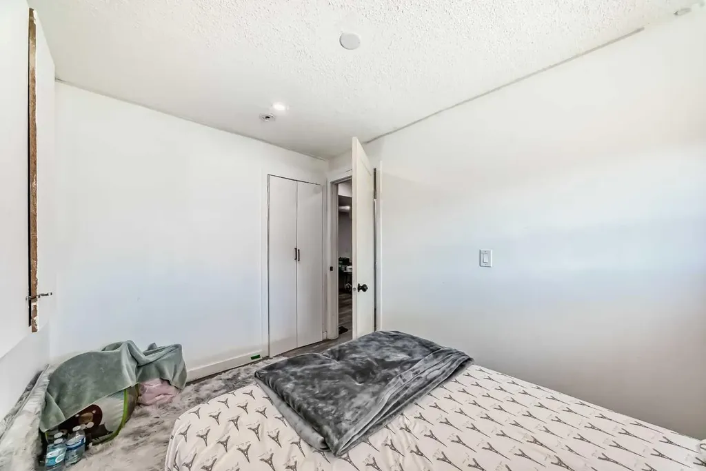 125 Coral Springs Bay NE Calgary AB T3J 3P4
