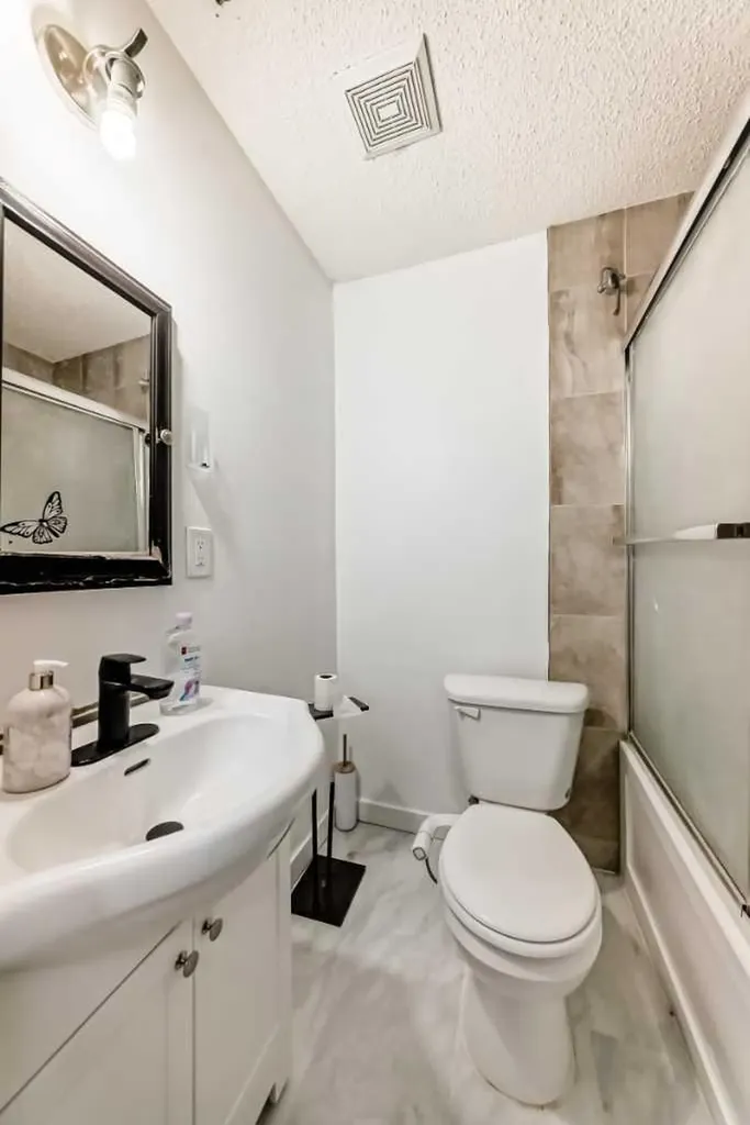 125 Coral Springs Bay NE Calgary AB T3J 3P4