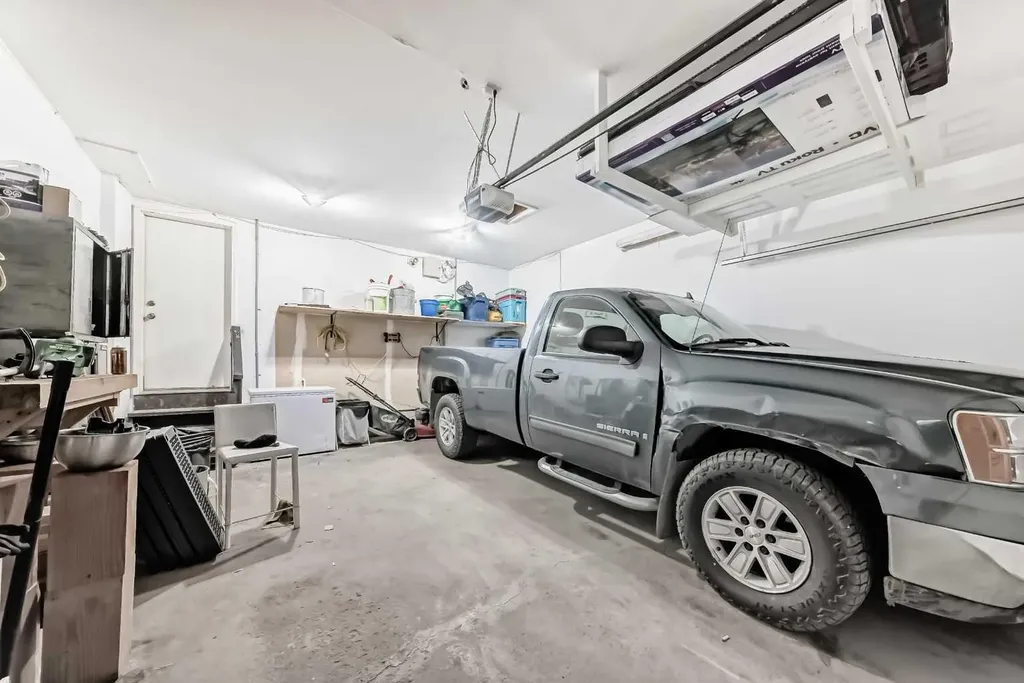 125 Coral Springs Bay NE Calgary AB T3J 3P4