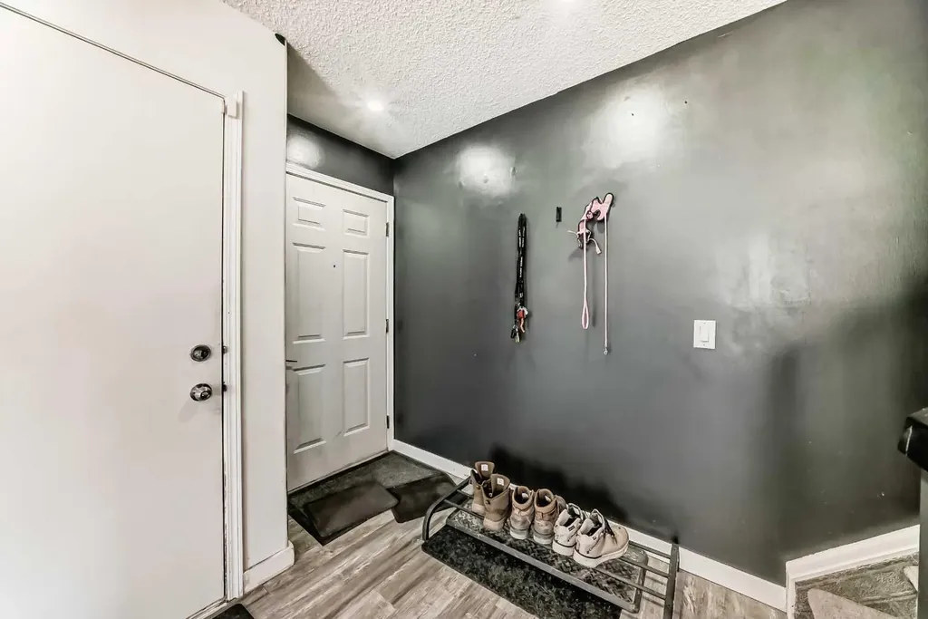 125 Coral Springs Bay NE Calgary AB T3J 3P4
