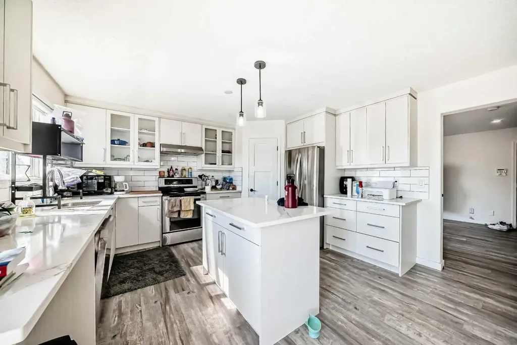 125 Coral Springs Bay NE Calgary AB T3J 3P4