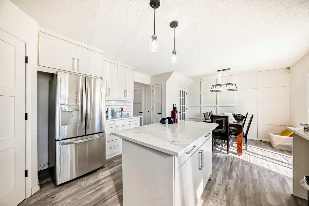 125 Coral Springs Bay NE Calgary AB T3J 3P4