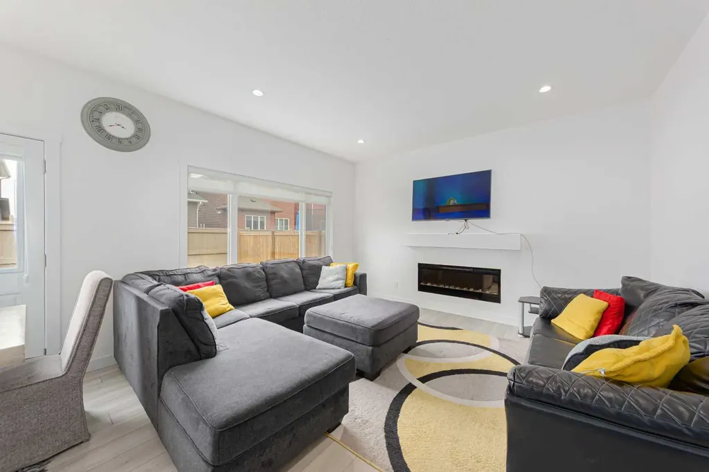 70 Saddlestone Green NE Calgary AB T3J 2C8