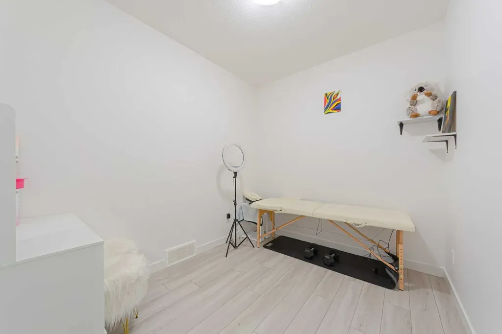70 Saddlestone Green NE Calgary AB T3J 2C8