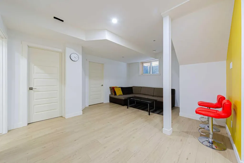 70 Saddlestone Green NE Calgary AB T3J 2C8
