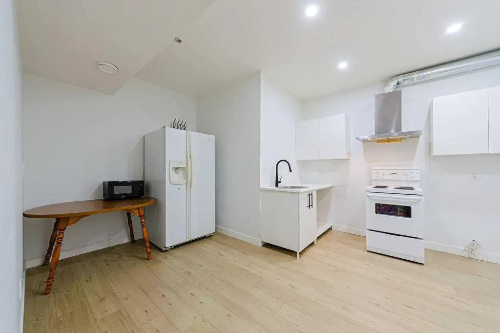 70 Saddlestone Green NE Calgary AB T3J 2C8