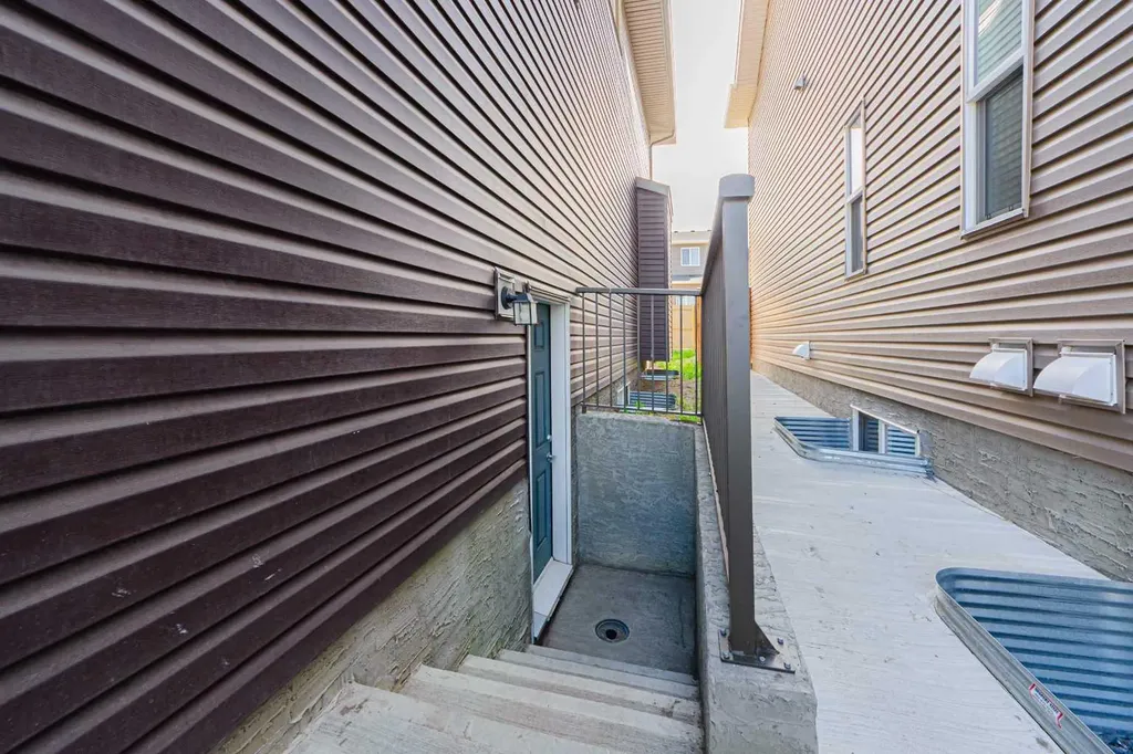 70 Saddlestone Green NE Calgary AB T3J 2C8