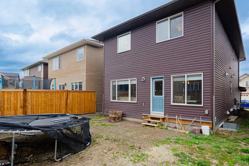 70 Saddlestone Green NE Calgary AB T3J 2C8