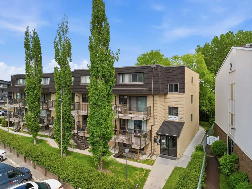 3519 49 Street NW Calgary AB T3A 2C7