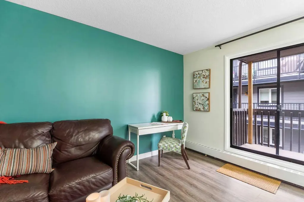 3519 49 Street NW Calgary AB T3A 2C7