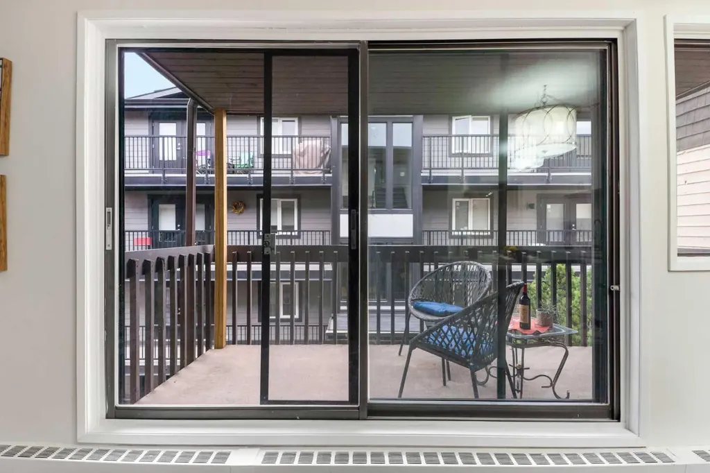 3519 49 Street NW Calgary AB T3A 2C7