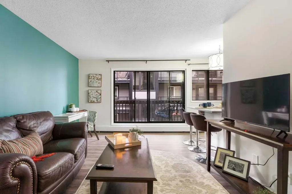3519 49 Street NW Calgary AB T3A 2C7