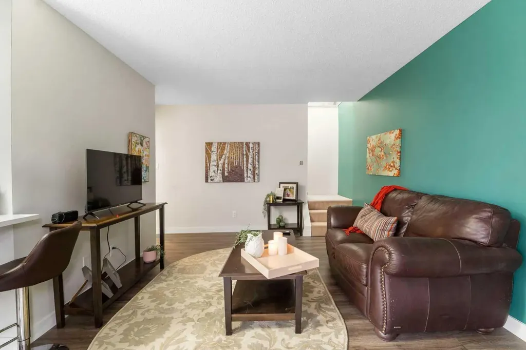 3519 49 Street NW Calgary AB T3A 2C7