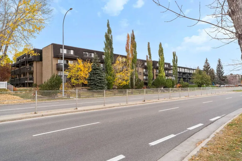 3519 49 Street NW Calgary AB T3A 2C7