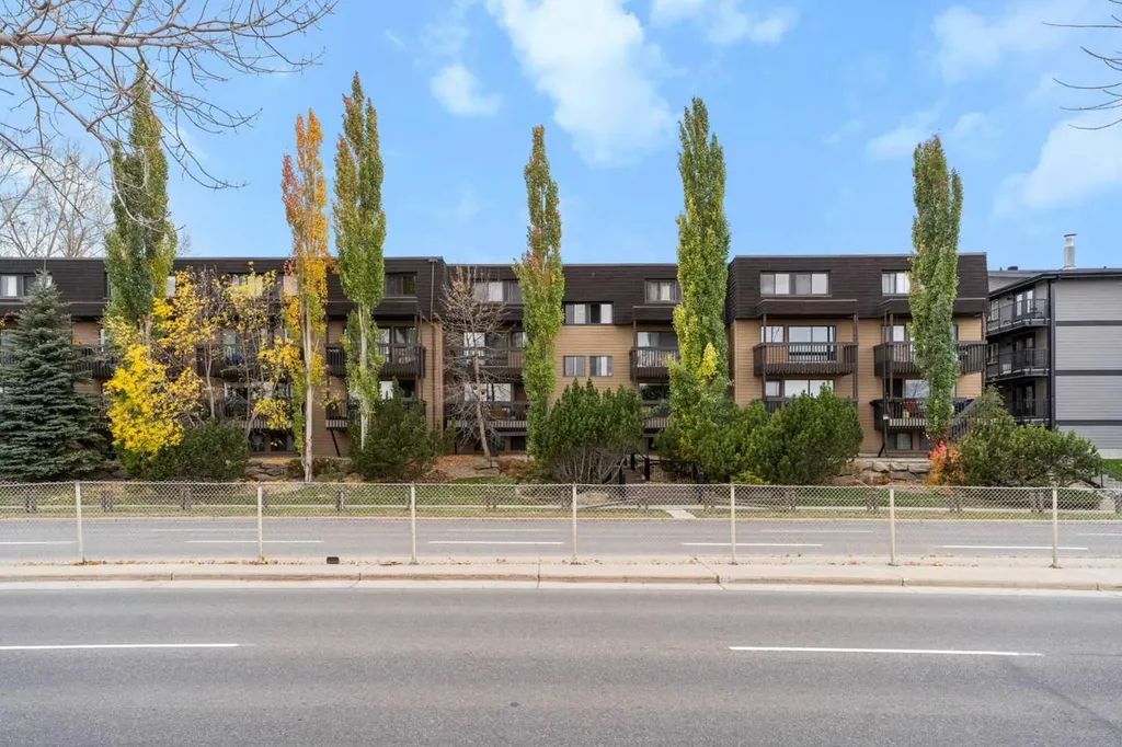 3519 49 Street NW Calgary AB T3A 2C7