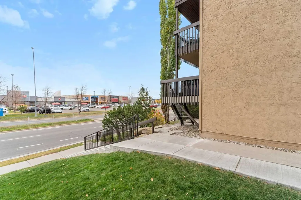 3519 49 Street NW Calgary AB T3A 2C7