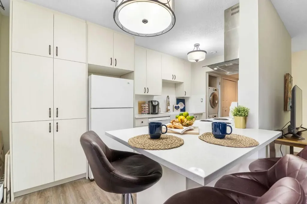 3519 49 Street NW Calgary AB T3A 2C7