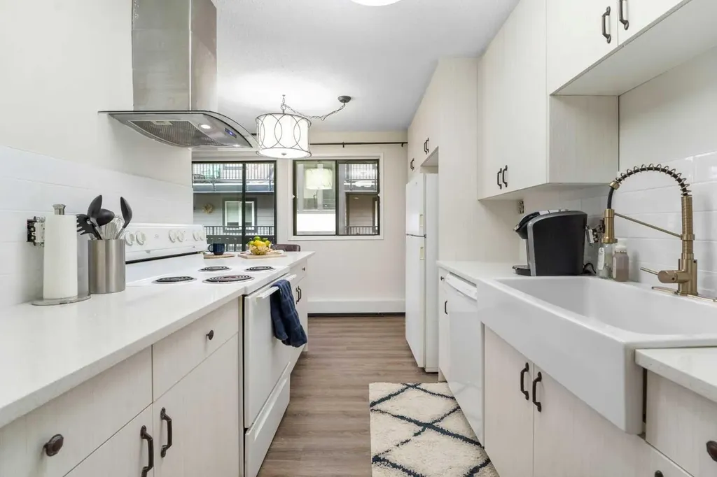 3519 49 Street NW Calgary AB T3A 2C7