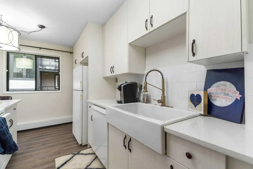 3519 49 Street NW Calgary AB T3A 2C7
