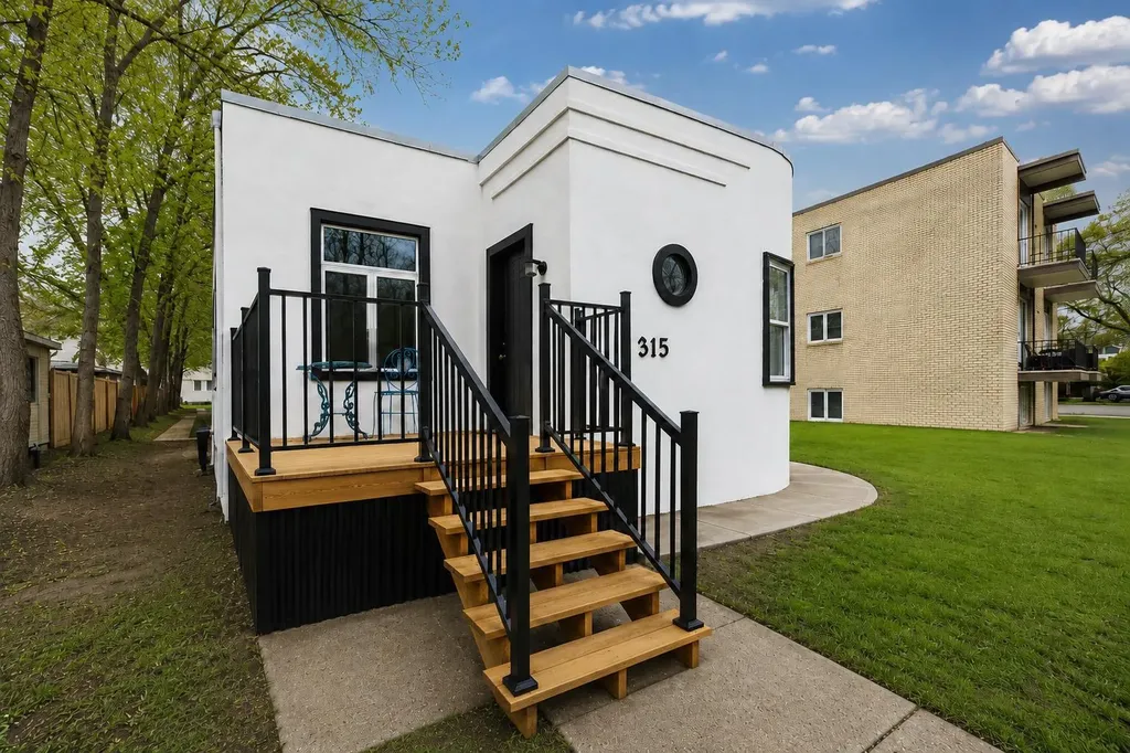 315 Aberdeen Street SE Medicine Hat AB T1A0R3