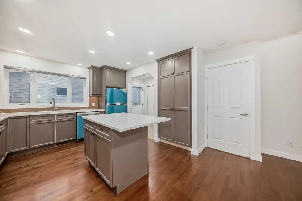 79 Saddlebrook Way NE Calgary AB T3J5M8