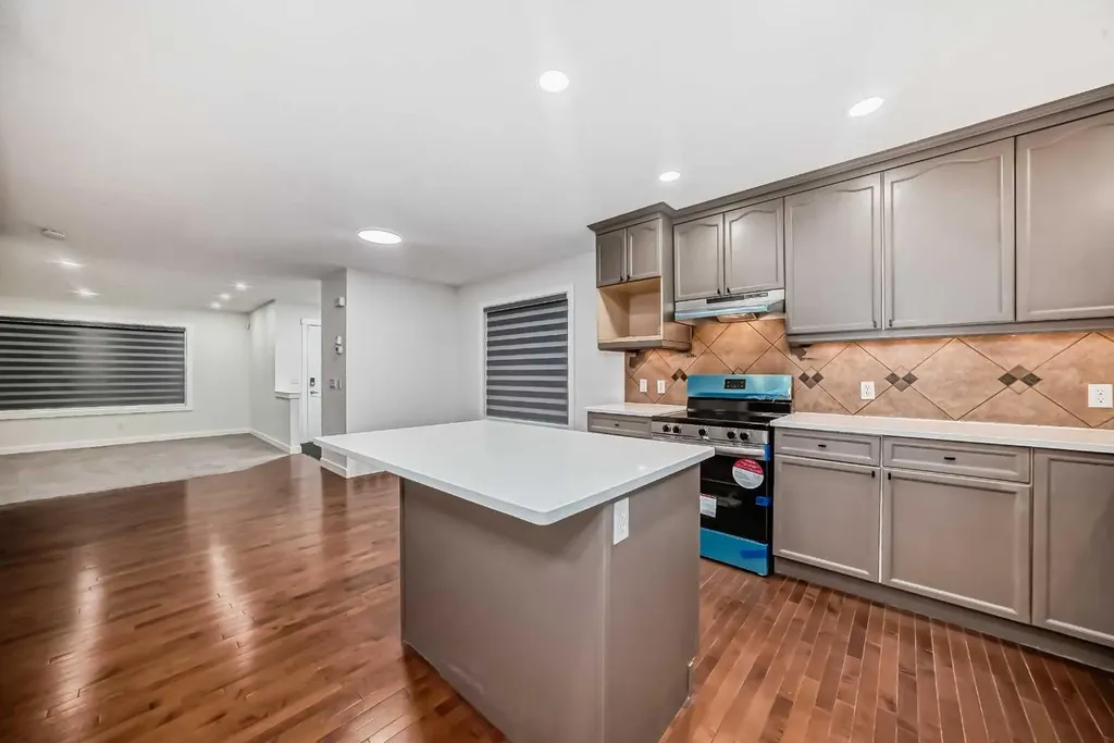 79 Saddlebrook Way NE Calgary AB T3J5M8
