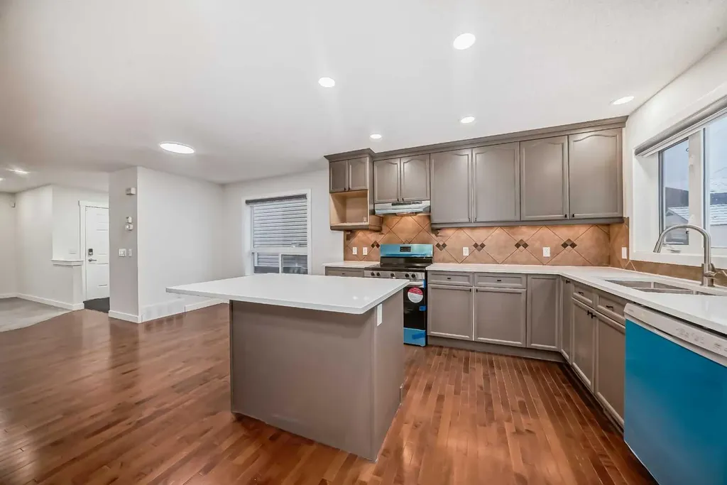 79 Saddlebrook Way NE Calgary AB T3J5M8
