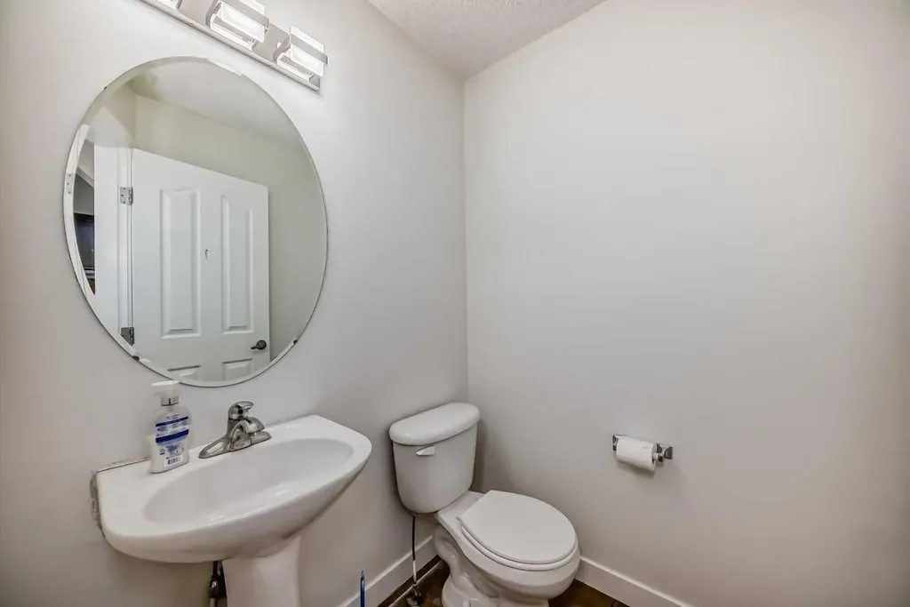 79 Saddlebrook Way NE Calgary AB T3J5M8