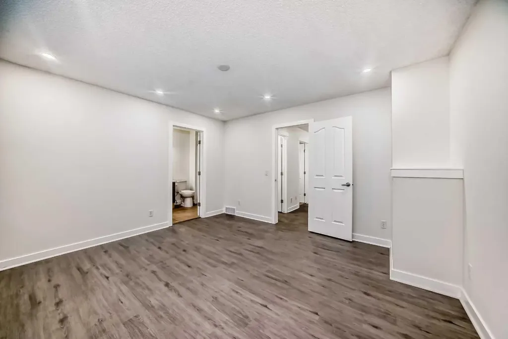 79 Saddlebrook Way NE Calgary AB T3J5M8