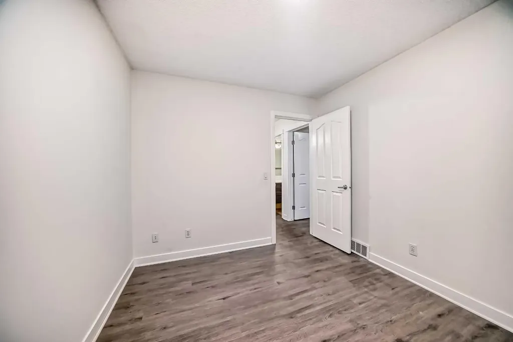 79 Saddlebrook Way NE Calgary AB T3J5M8