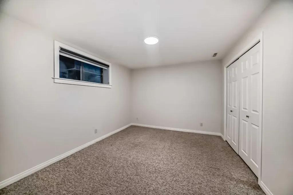 79 Saddlebrook Way NE Calgary AB T3J5M8