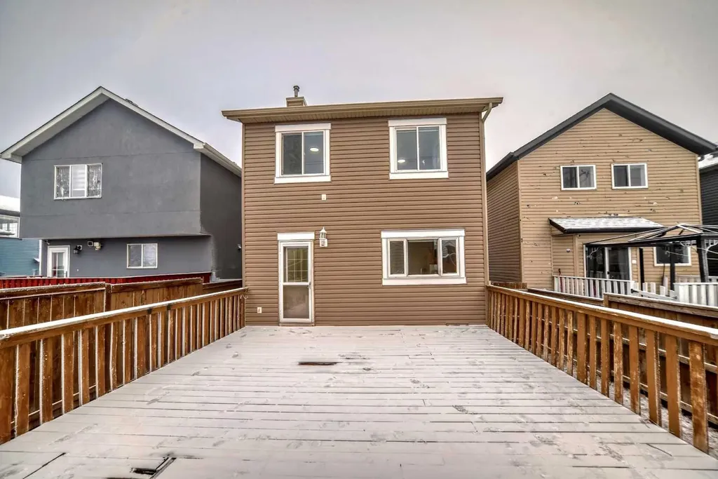 79 Saddlebrook Way NE Calgary AB T3J5M8