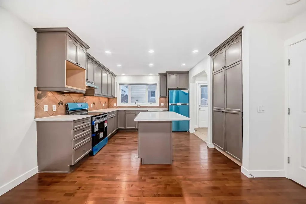 79 Saddlebrook Way NE Calgary AB T3J5M8