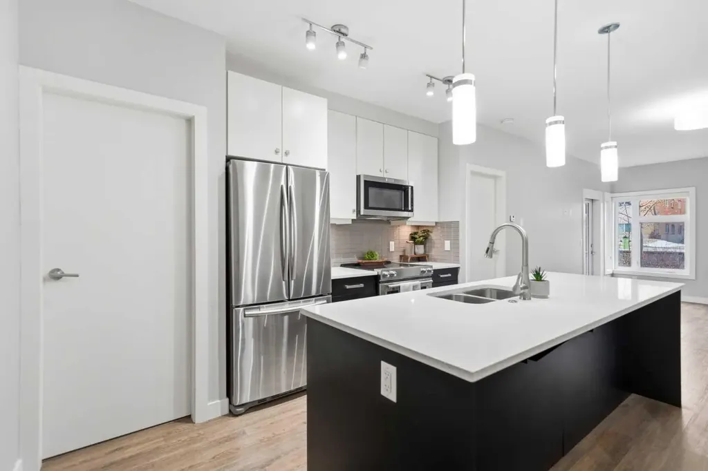 1720 10 Street SW Calgary AB T2T 3E8