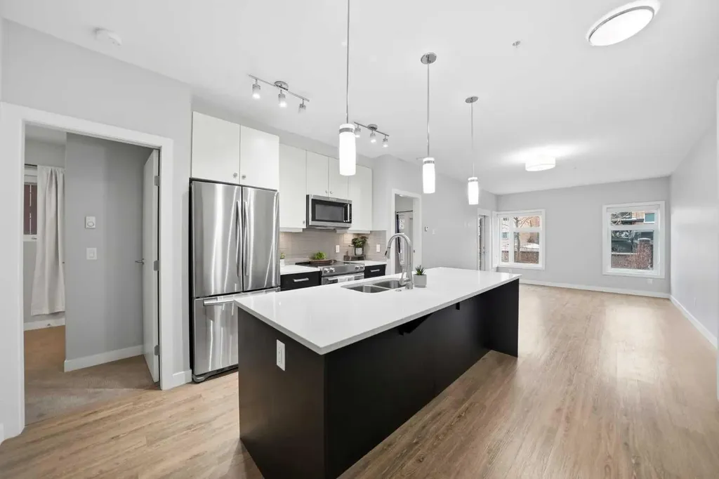 1720 10 Street SW Calgary AB T2T 3E8